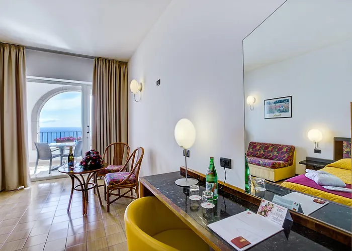 Le Terrazze 4* Летоянни